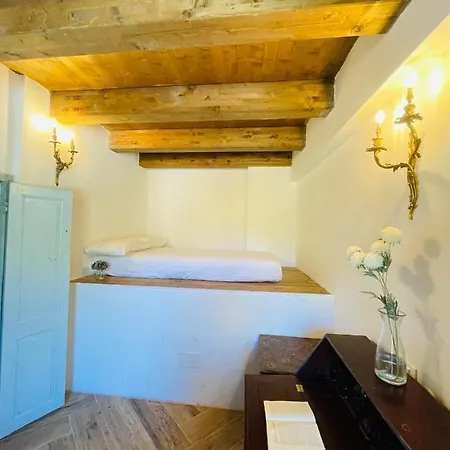 Casa Del Castello Sleeps 4 Italy Isolabona