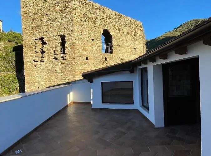 Casa Del Castello Sleeps 4 Italy Isolabona