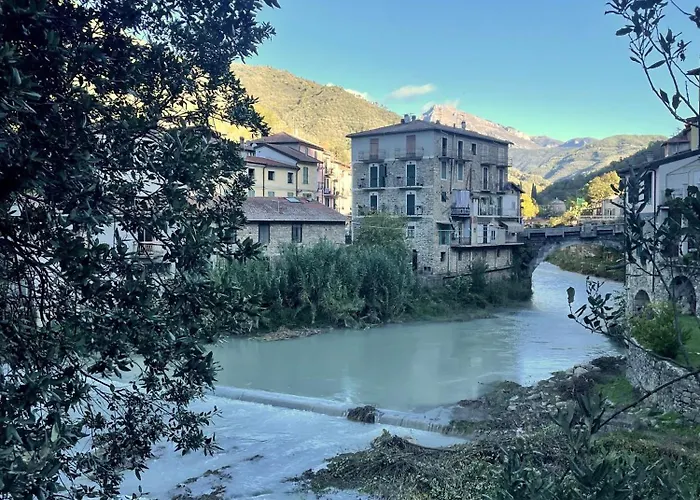 Casa Del Castello Sleeps 4 Italy Lejlighed Isolabona